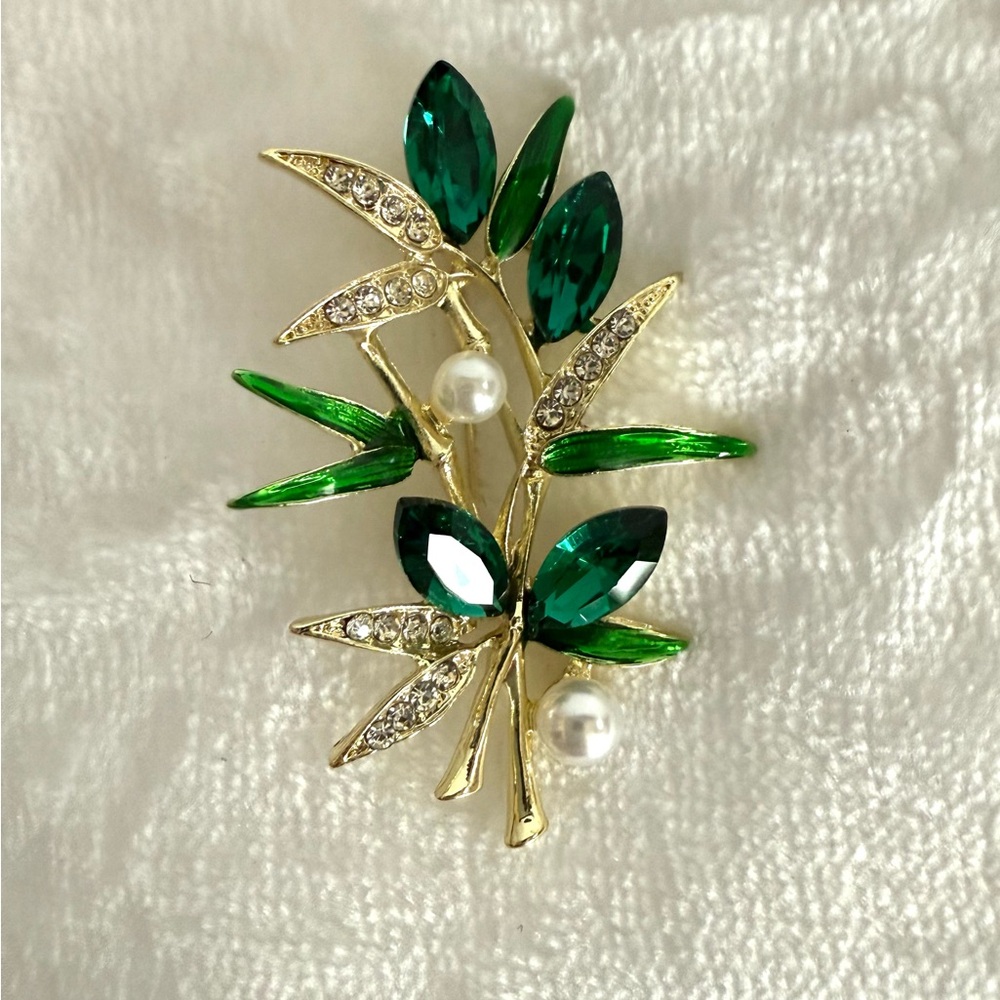 Elegant Green and Gold Leaf Brooch